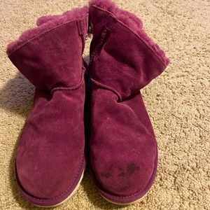 Mini ugg boots with bow tie